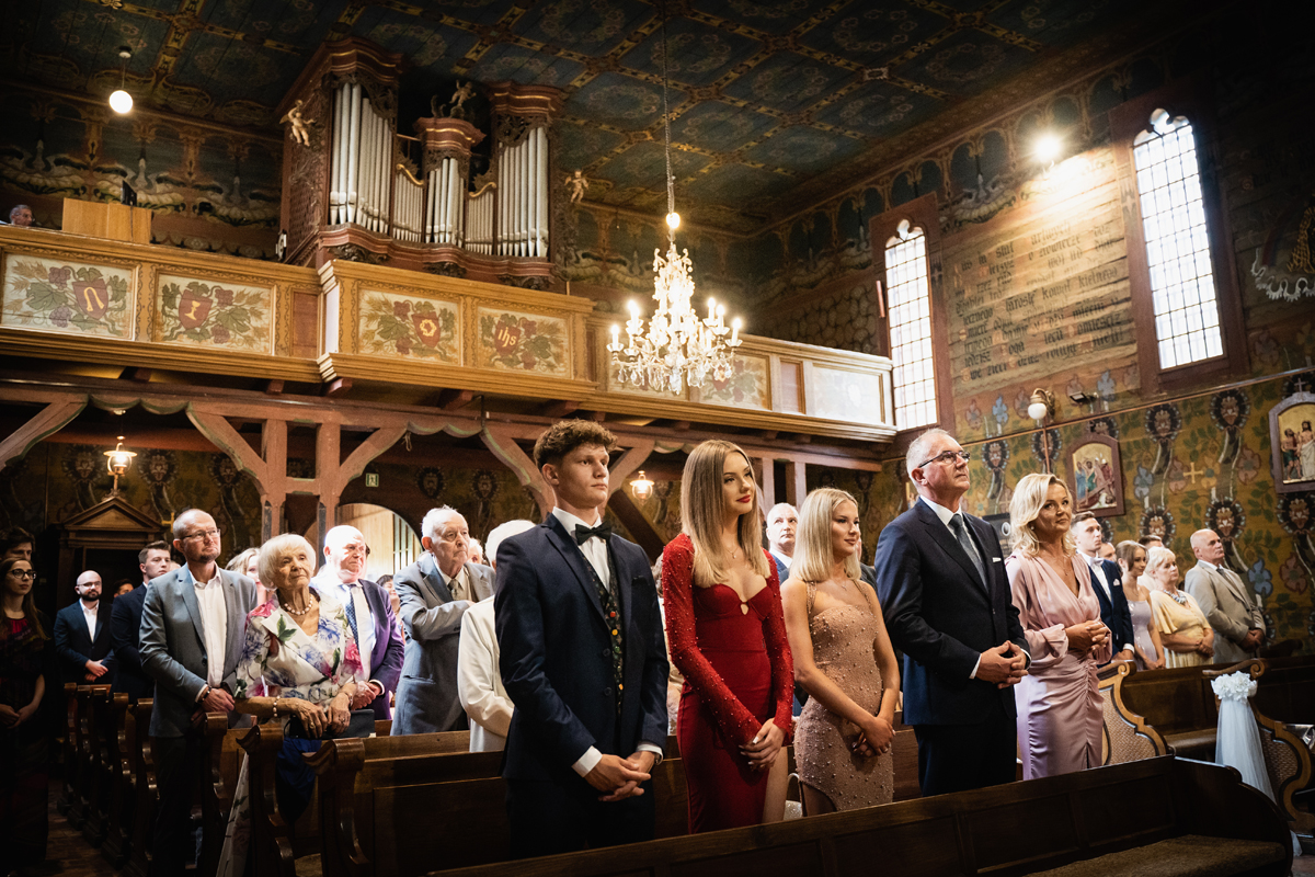 ślub w zabytkowym kościele